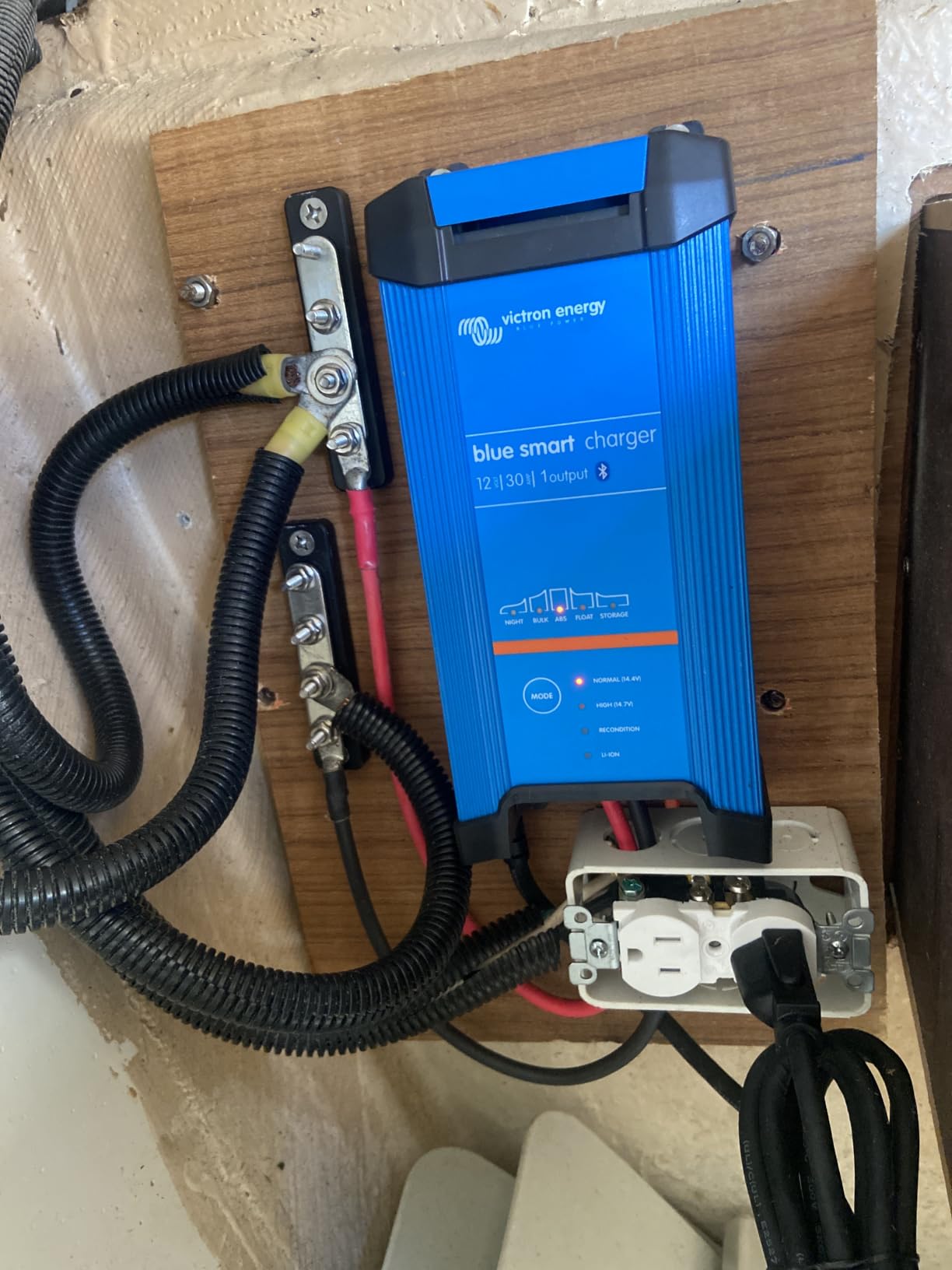 It works, but no USB port