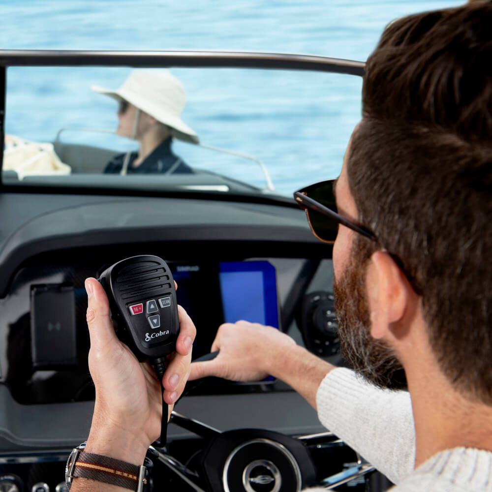 cobra-bluebound-1350-marine-vhf-radio-with-gps-dsc-and-swr-analyzer image 6